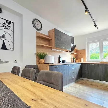 Lux With Swimming Pool Baška