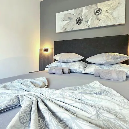 Lux With Swimming Pool * Baška