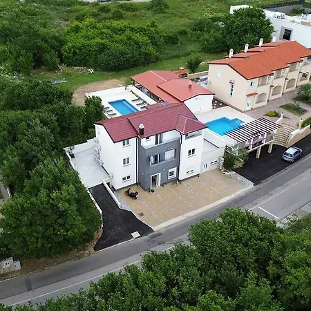 Lux With Swimming Pool