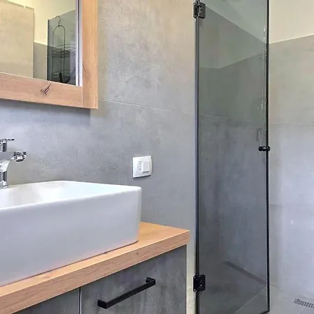 Lux With Swimming Pool Baška