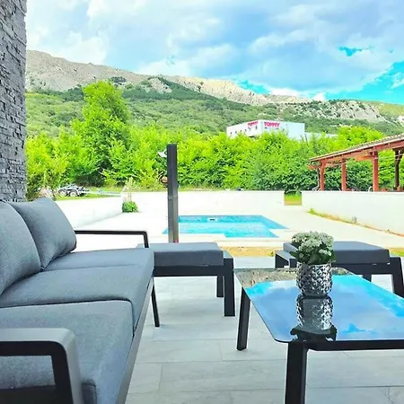 Villa Lux With Swimming Pool