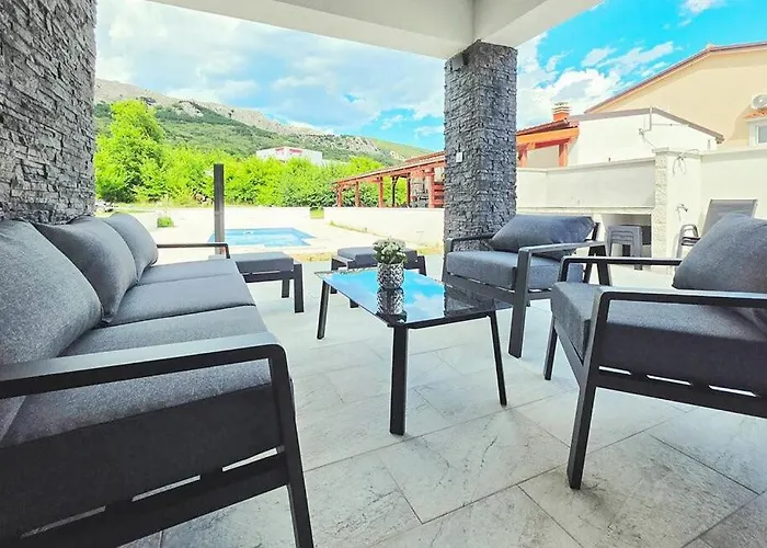 Lux With Swimming Pool Baška