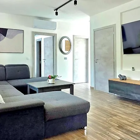 Lux With Swimming Pool Villa *