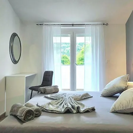 Lux With Swimming Pool Villa *