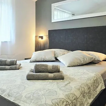 Villa Lux With Swimming Pool