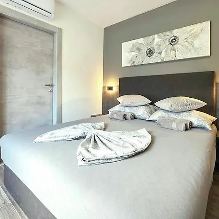 Villa Lux With Swimming Pool