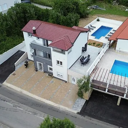 Lux With Swimming Pool *