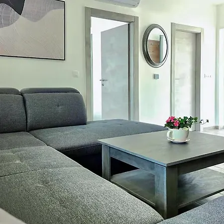 Lux With Swimming Pool Villa *