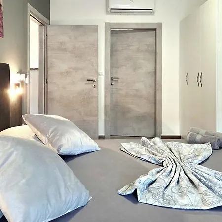 Lux With Swimming Pool *