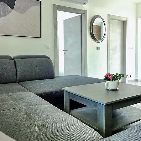 Lux With Swimming Pool Baška